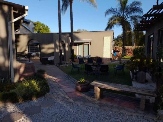 Bush Pillow Guest House Otjiwarongo Exterior photo