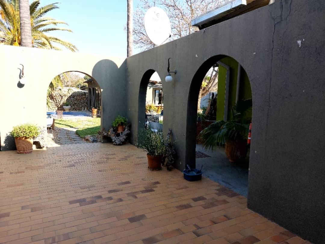 Bush Pillow Guest House Otjiwarongo Exterior photo
