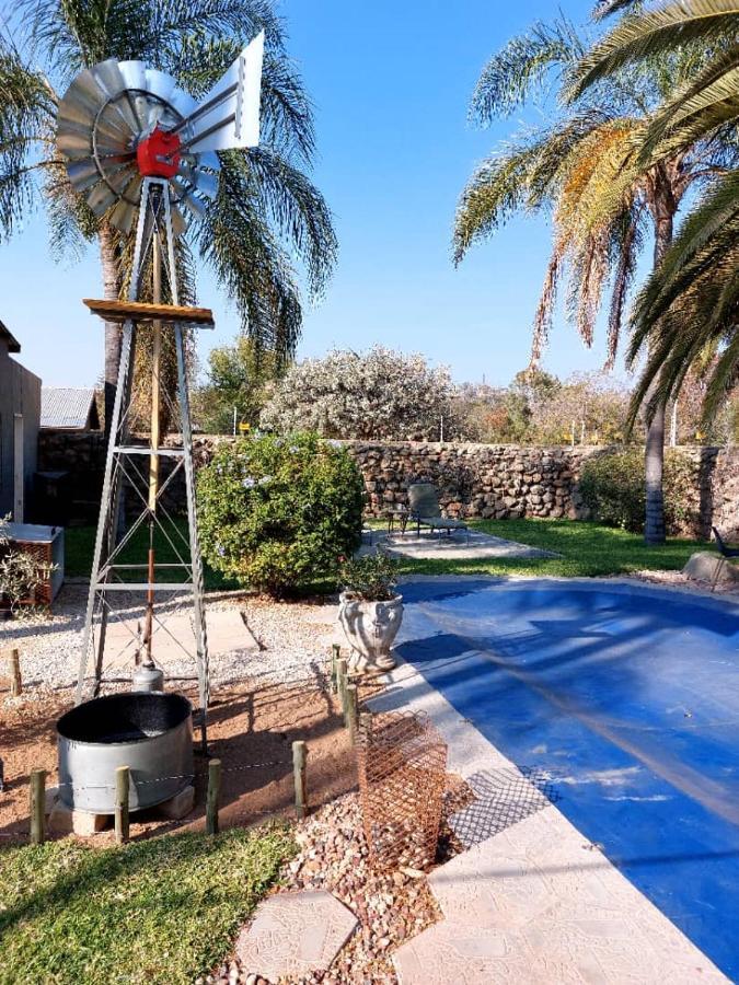 Bush Pillow Guest House Otjiwarongo Exterior photo